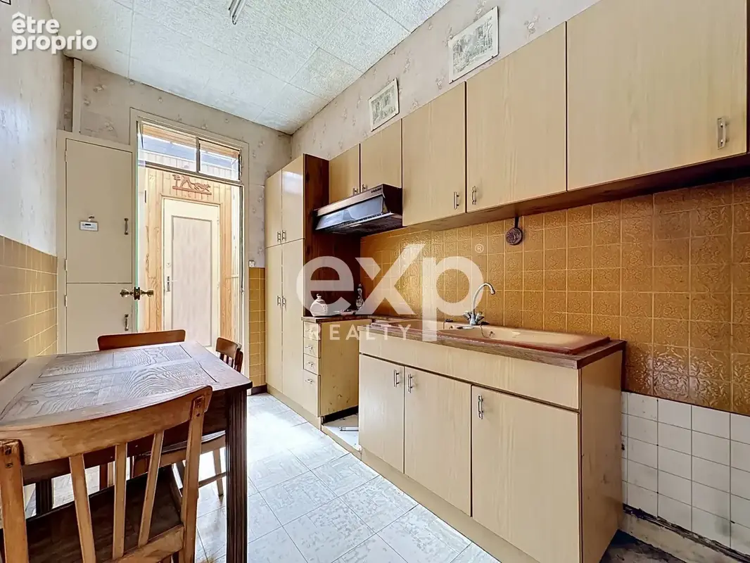 Maison 110 m² à Saint-Denis  - photo 6