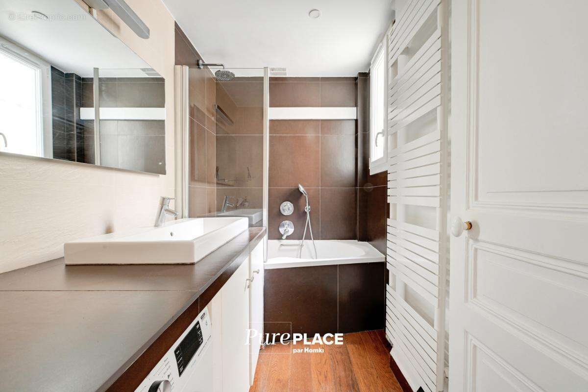 Appartement à PARIS-16E