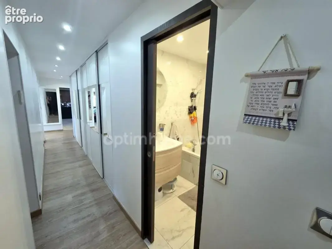 Appartement 5 pièces - 2ème étage - 102 m2 - Cave et Place de Parking - 212 000 € FAI - photo 5
