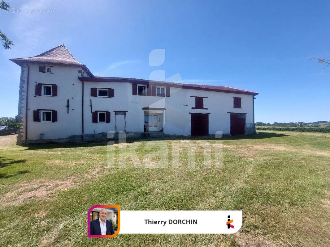 Ensemble immobilier de rapport au cœur du Pays Basque   5 appartements, dépendances et fort potentiel de dével - photo 2