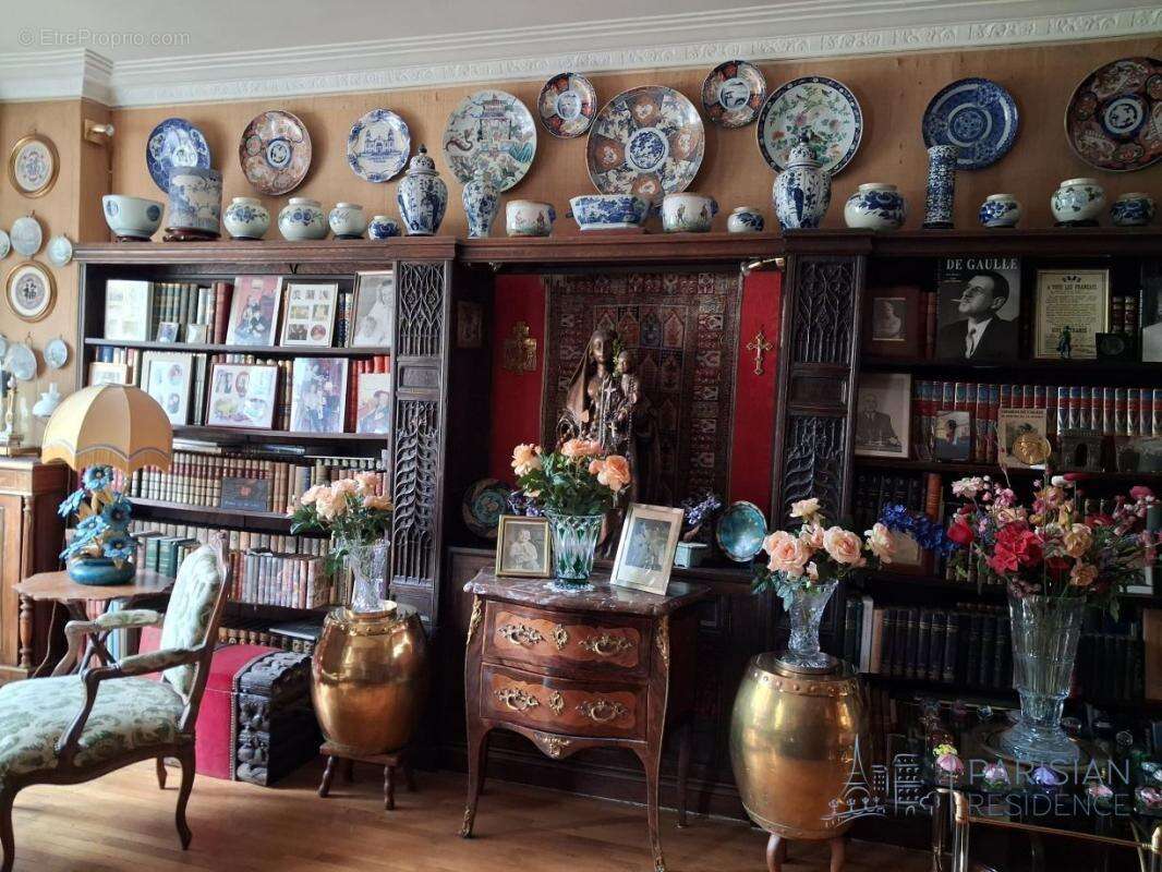 Appartement à PARIS-16E