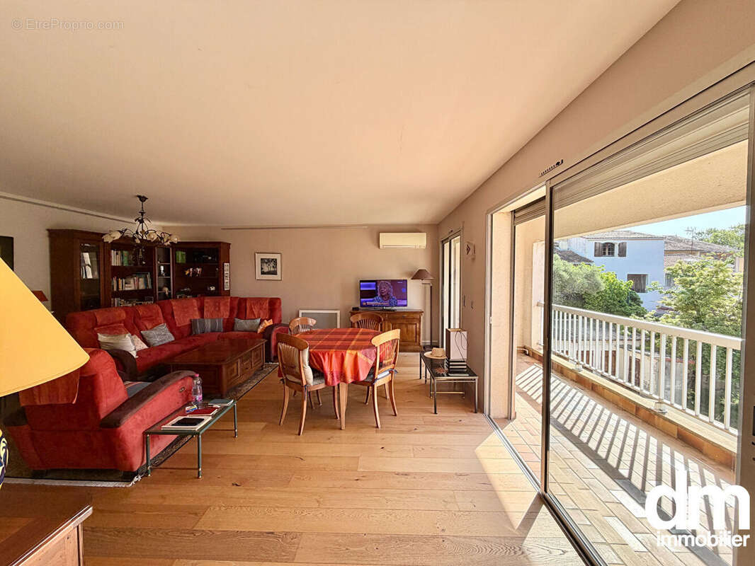Appartement de type 4 avec trois terrasses, loggia, garage et deux caves. - photo 6