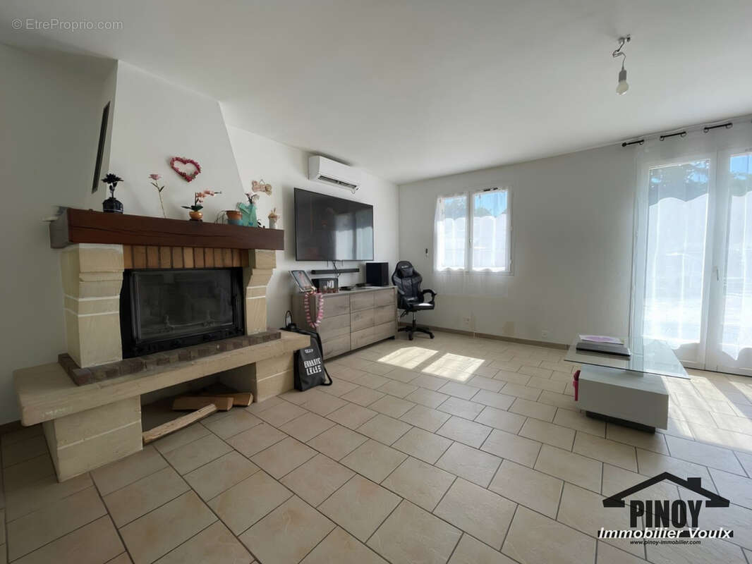 EXCLUSIVITÉ - Maison familiale 5 chambres - Sous-sol total - 1.860 m2 de jardin, commerces à pied à Voulx ! - photo 5