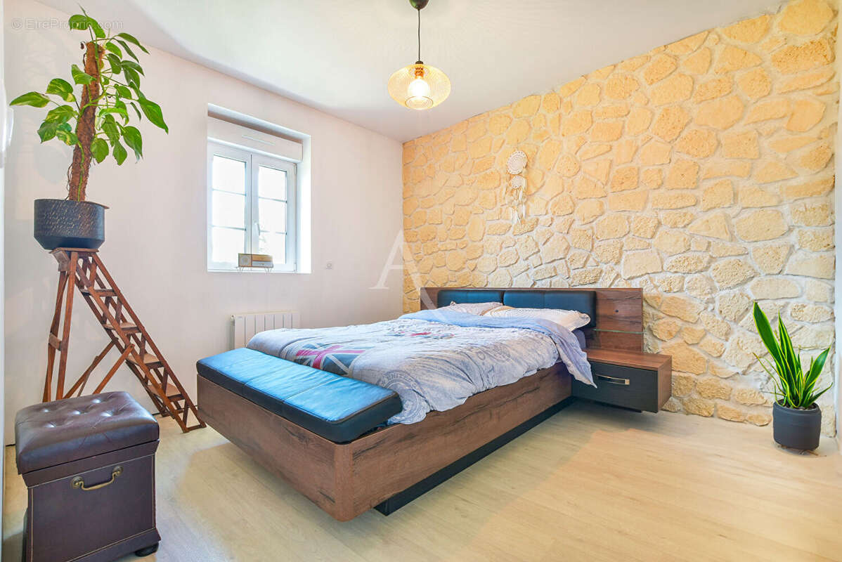 Appartement à VERNEUIL-L'ETANG