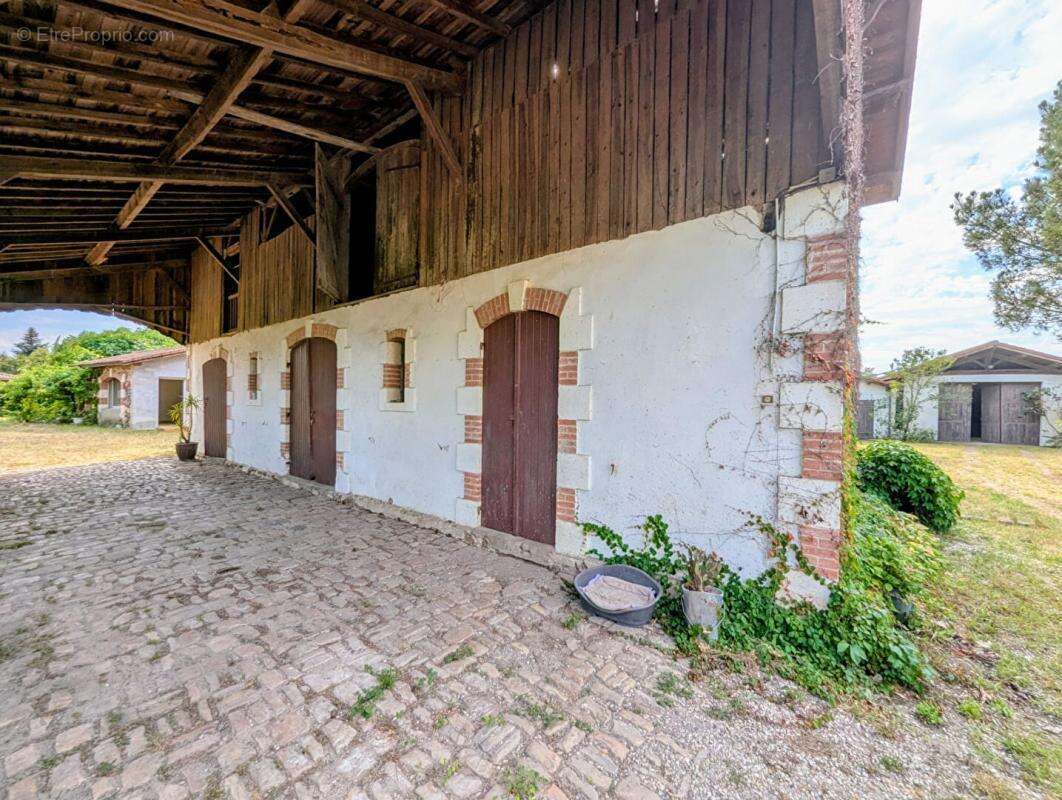 Maison Saugnac Et Muret 7 pièce(s) 222 m2 - photo 2