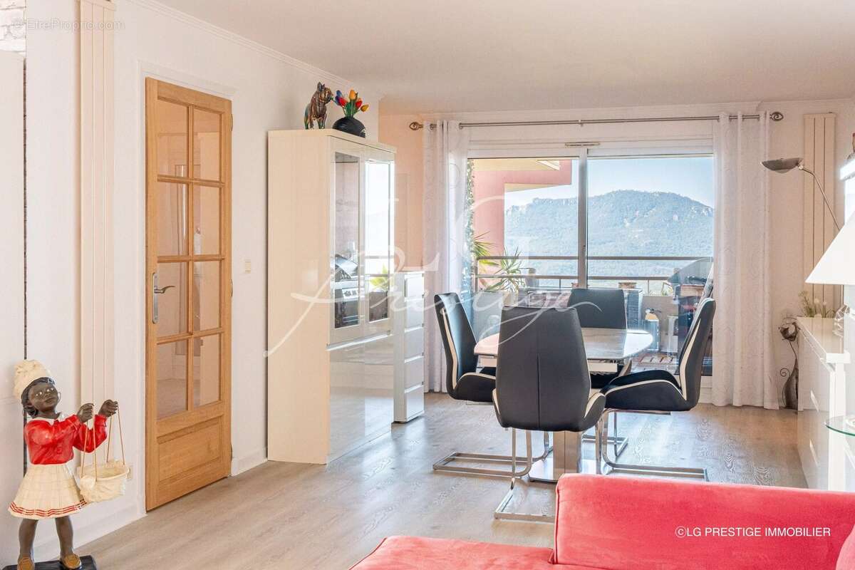 Appartement à MANDELIEU-LA-NAPOULE