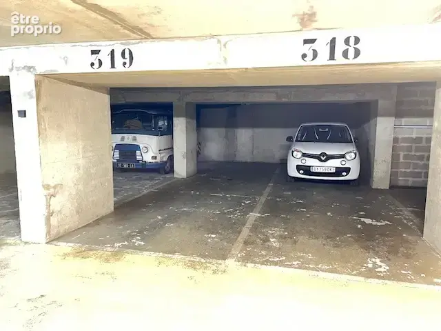 Photo Parking à Paris-12e au prix de 25 000€