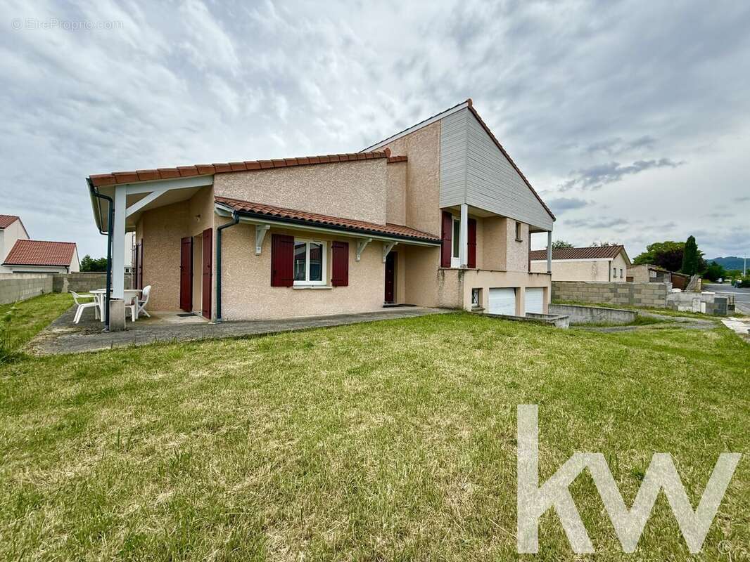 Maison à SAINT-BONNET-PRES-RIOM