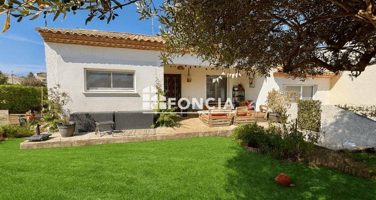 Maison à MAUGUIO