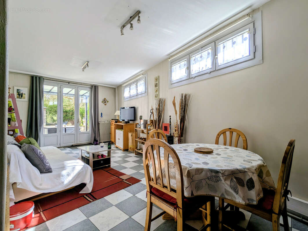 Appartement à LE PERRAY-EN-YVELINES