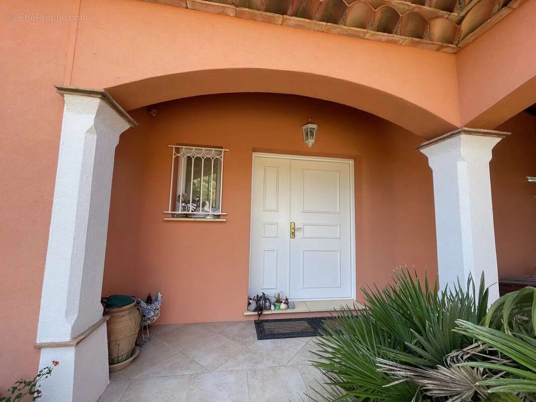 Maison à ROQUEBRUNE-SUR-ARGENS