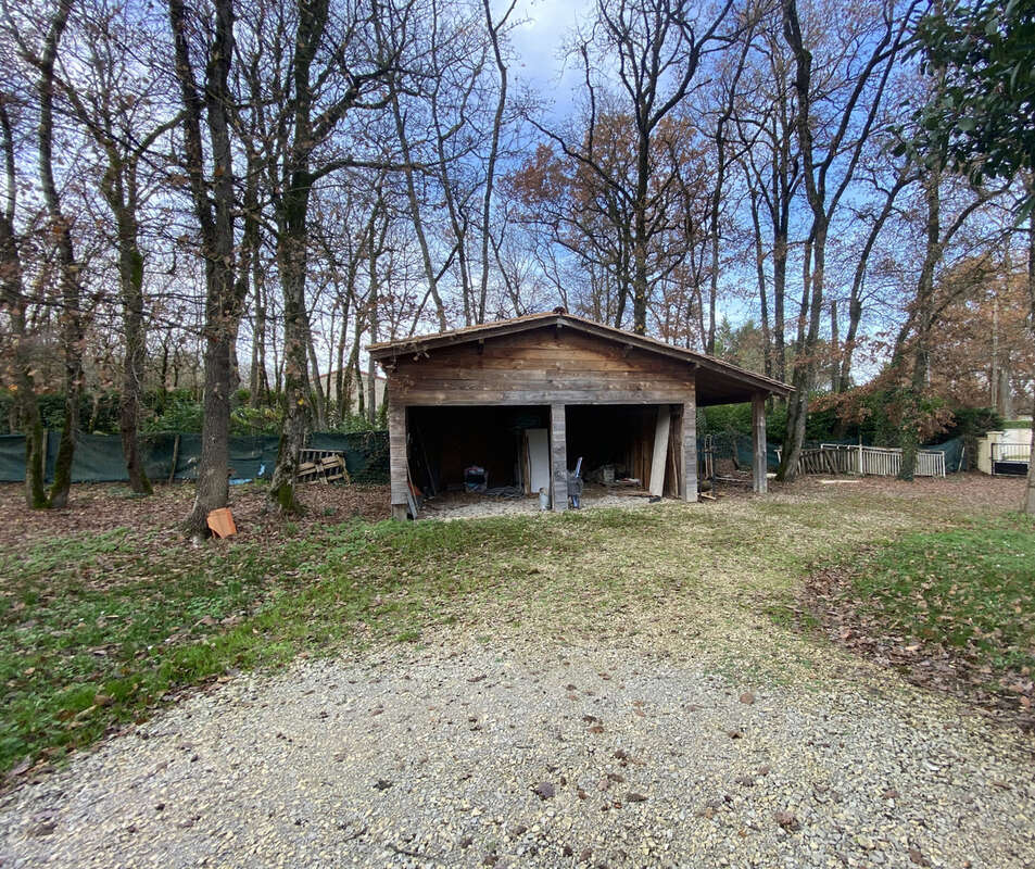 Maison à ROULLET-SAINT-ESTEPHE