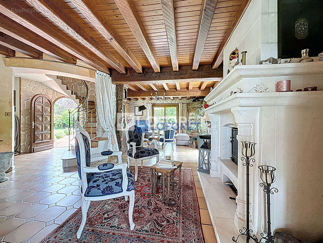 Maison à CONDE-SAINTE-LIBIAIRE