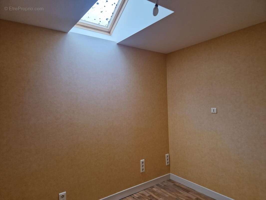 Maison 109 m² à Saint-Bonnet-De-Rochefort  - photo 7