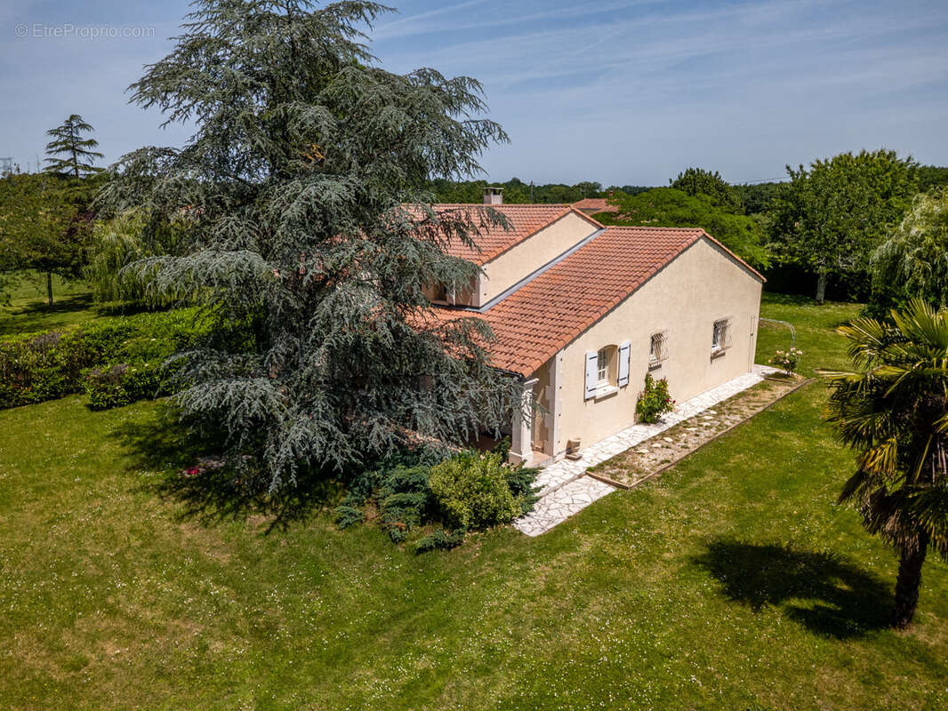 Maison à SAINTES