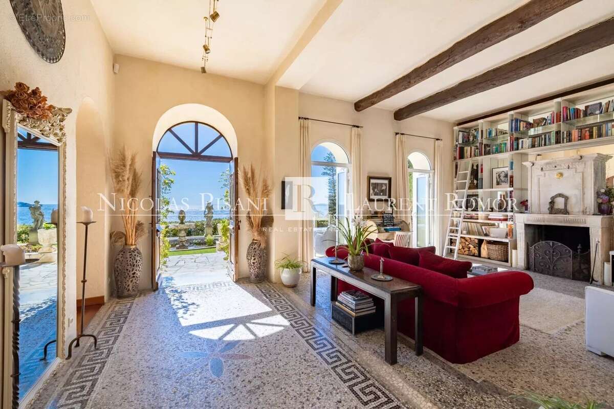 Maison à EZE
