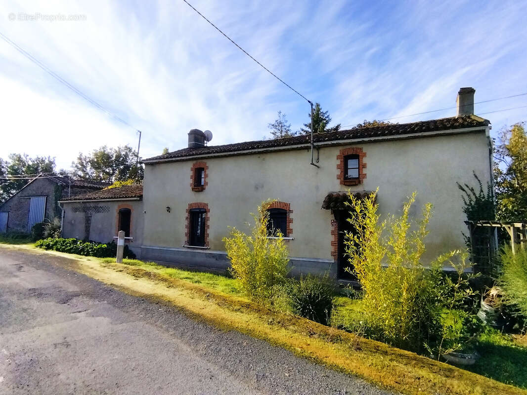 Maison à SAINTE-FLORENCE