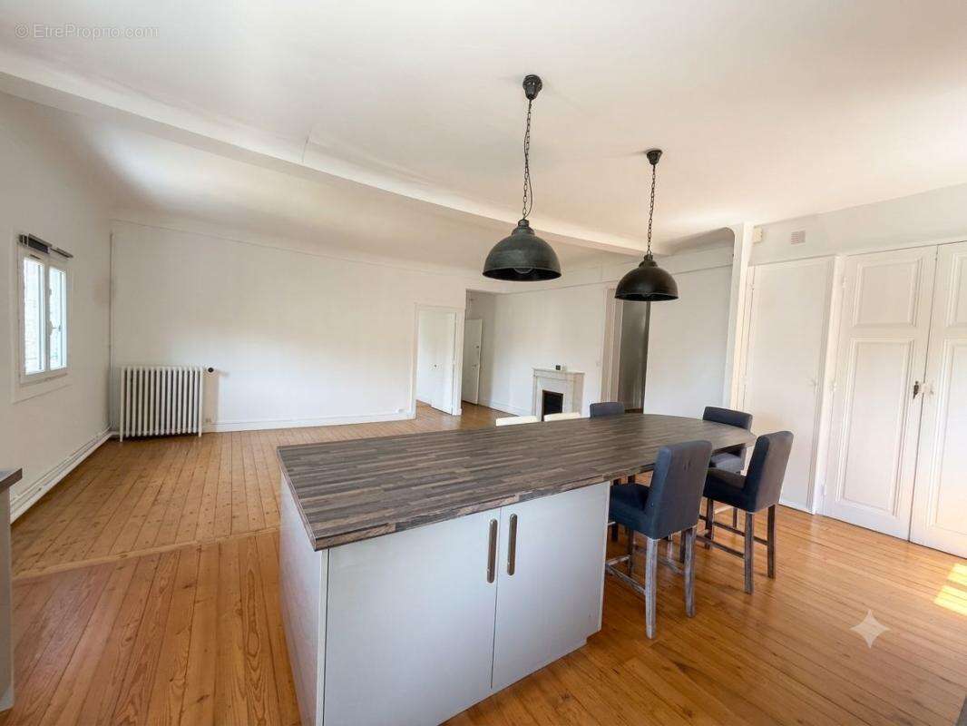 Exclusivité ORPI COMPIÈGNE : L'élégance d'une adresse de prestige sous les toits, avec vue dégagée - photo 6