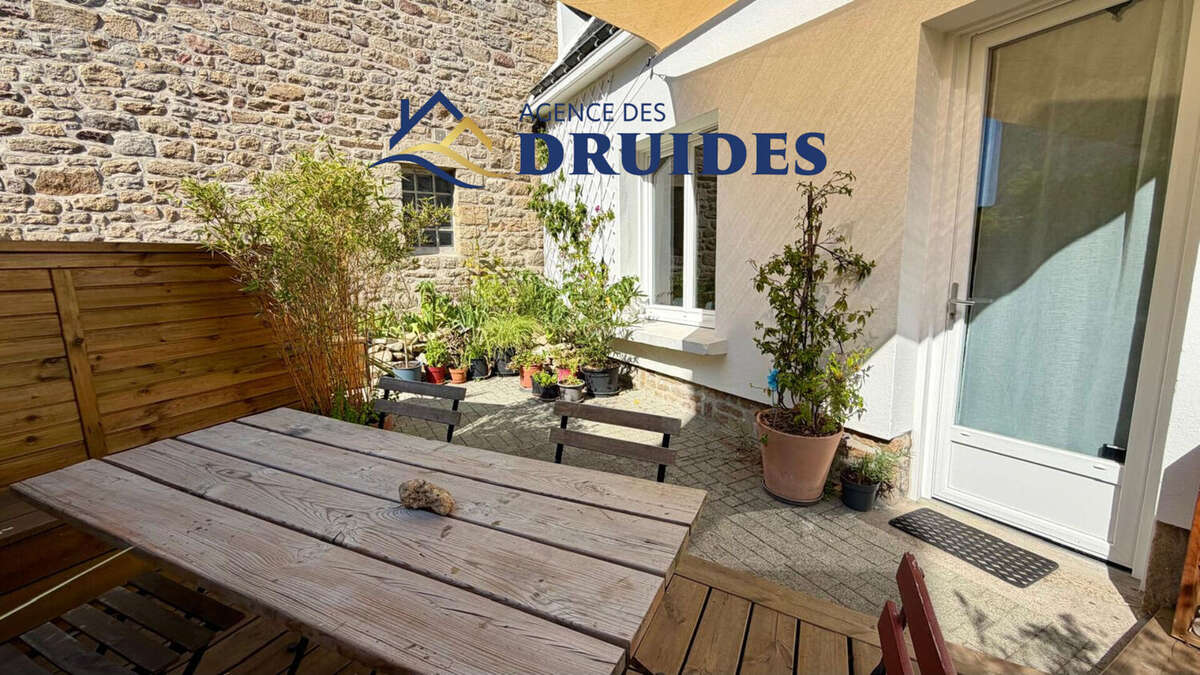 CRAC'H Maison de charme à vendre, au coeur du bourg - 2 chambres - 74m² (environ 83m² utiles) - photo 2
