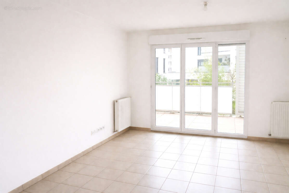Appartement à DECINES-CHARPIEU
