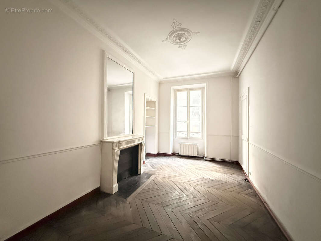 Appartement à PARIS-8E