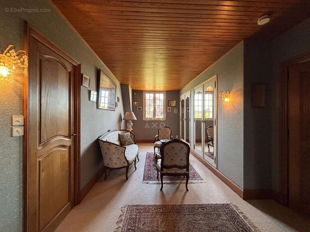 Maison à MIRE