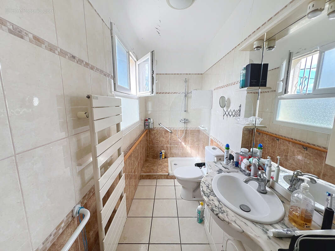 Secteur residentiel - villa 3  faces 170 m2 hbts  sur 441 m2 de terrain  - - photo 23