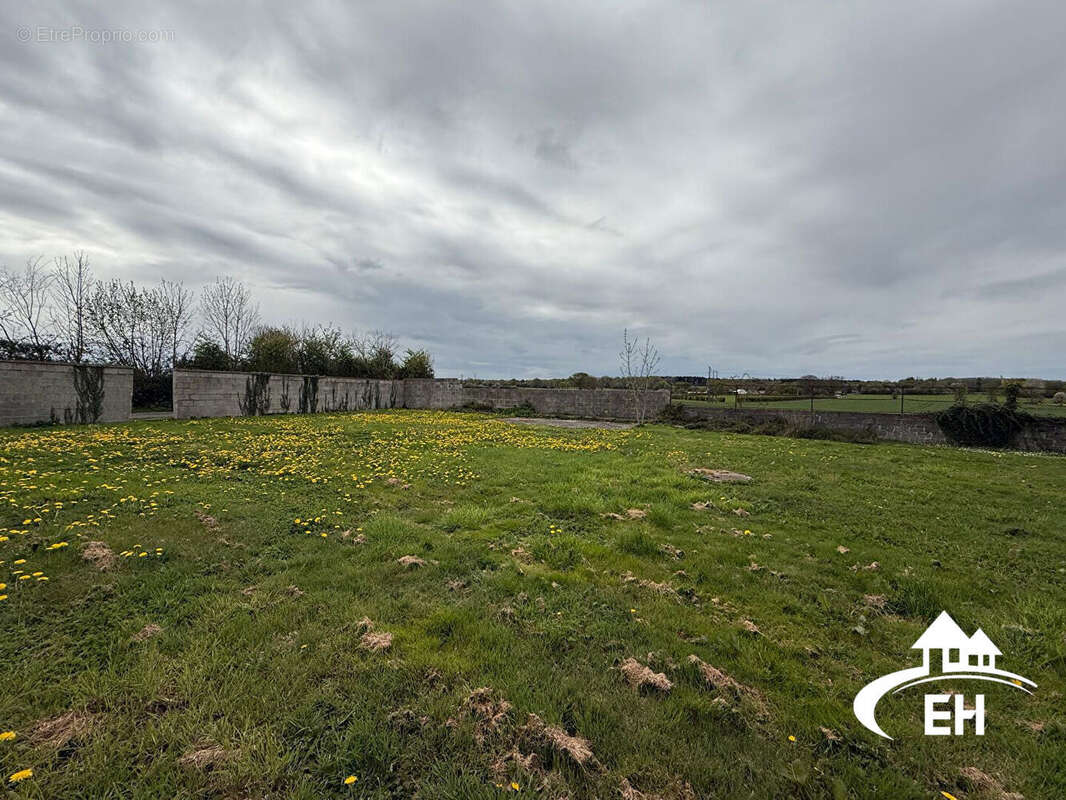 Terrain à L&#039;AIGLE