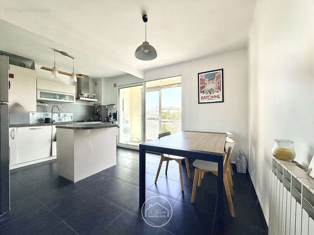 Appartement à MARSEILLE-4E