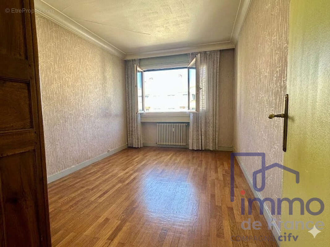 Appartement 91 m² à Saint-Etienne  - photo 5