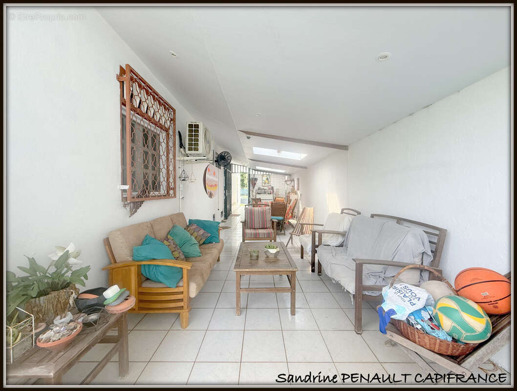 A vendre a kourou (97310) une charmante maison t5 de 106 m² - terrain de 440 m² - au prix de 318 000 € - photo 6