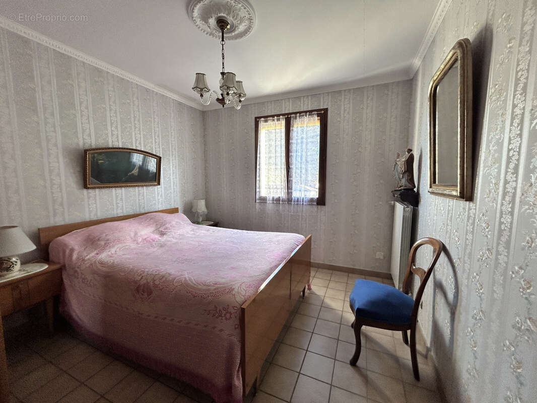 Maison à BEZ-ET-ESPARON