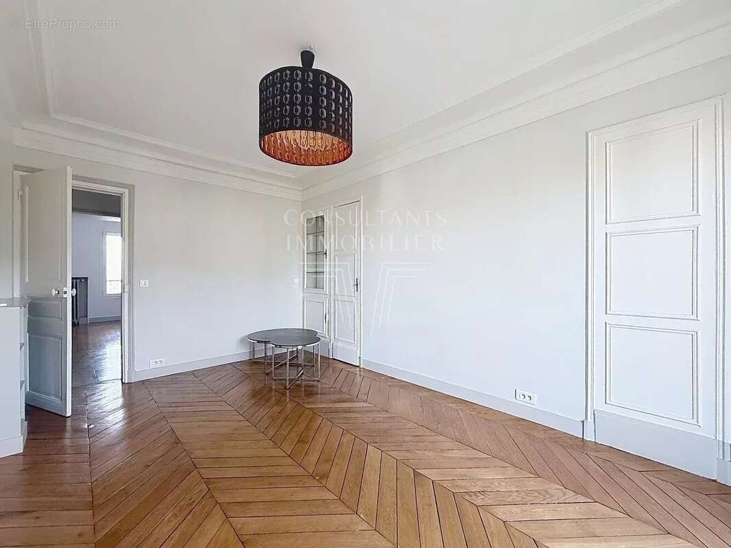 Appartement à PARIS-16E
