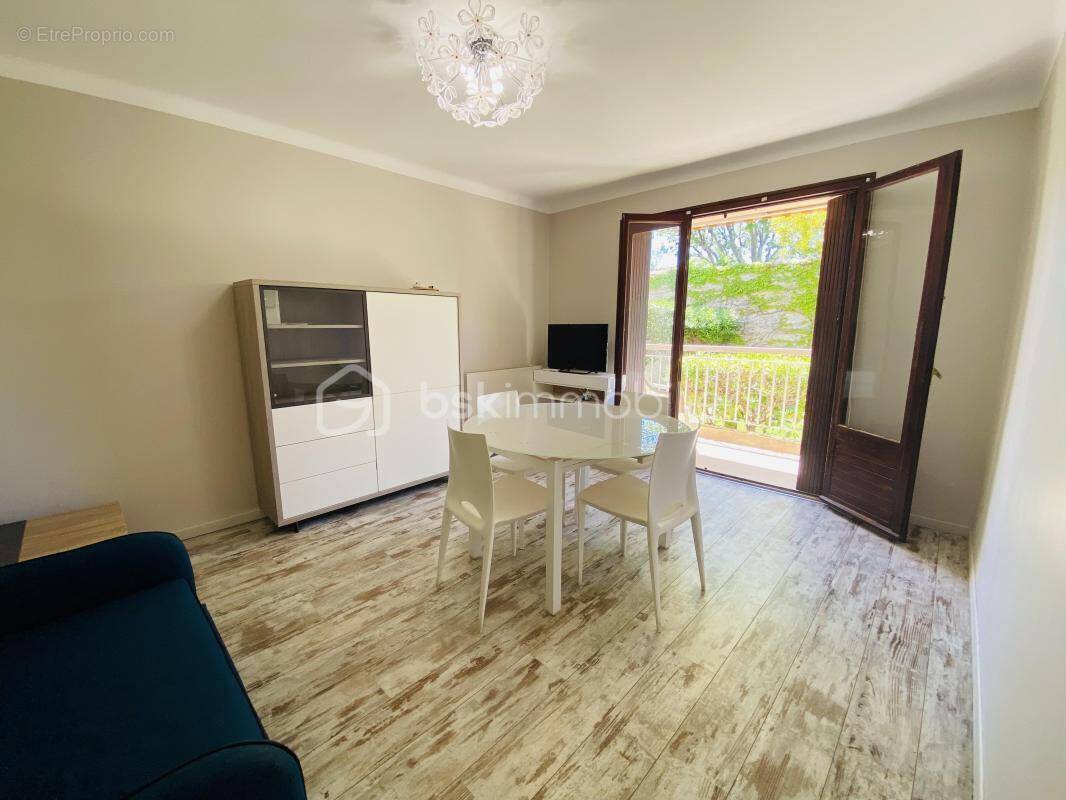 Appartement à SAINT-CYR-SUR-MER