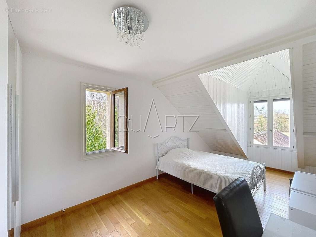 Maison d'architecte à Nesles-la-Vallée - photo 13