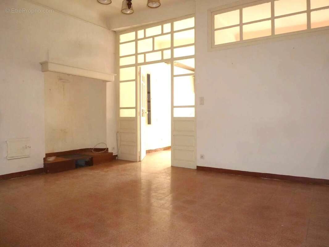 Appartement à PUGET-THENIERS