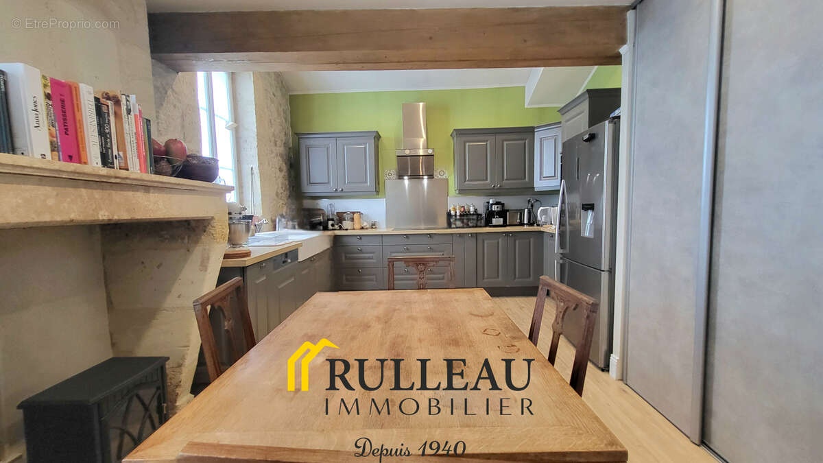 Maison à SAINT-CHRISTOLY-DE-BLAYE