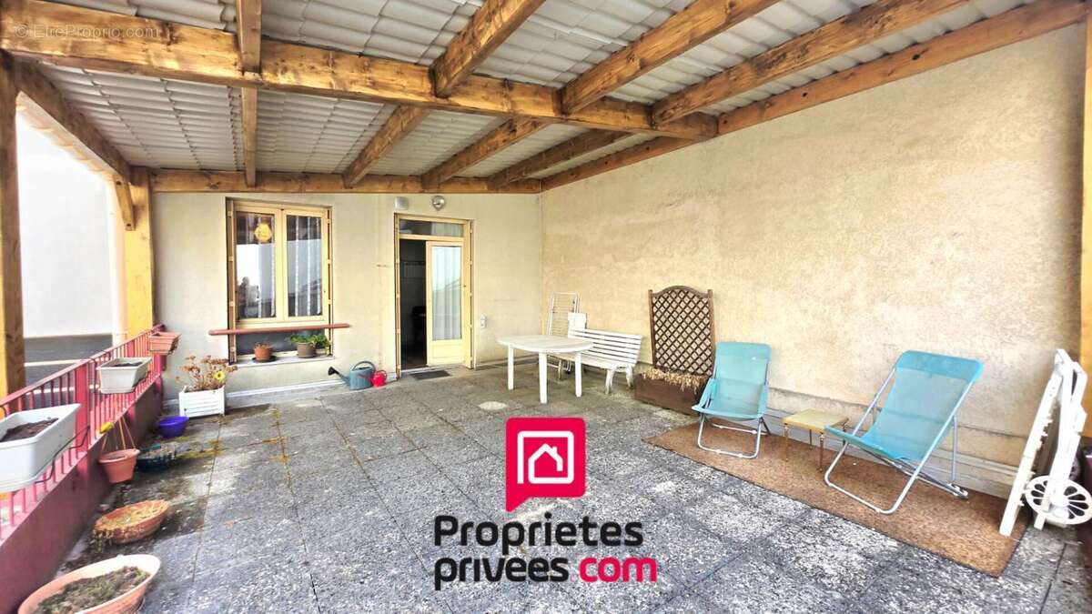 Appartement à LE CHAMBON-FEUGEROLLES
