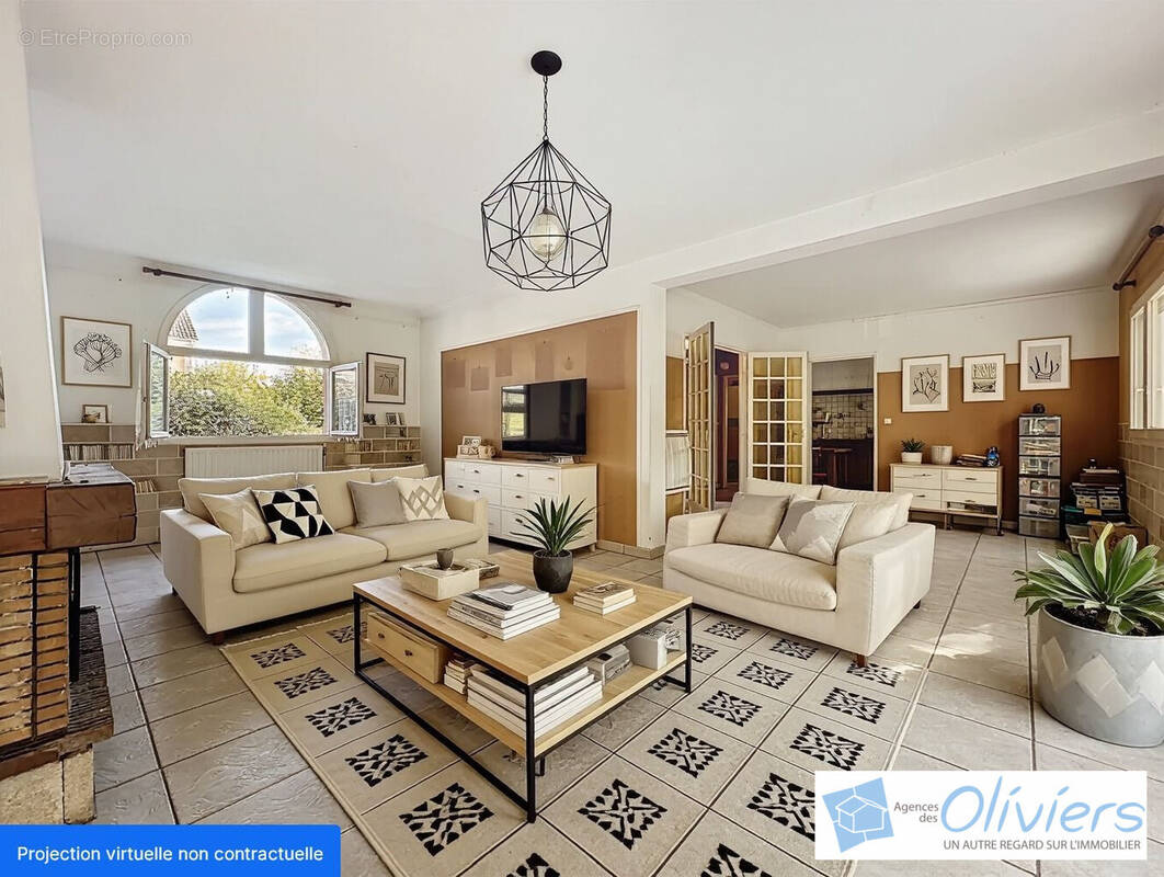 Maison à VOISINS-LE-BRETONNEUX