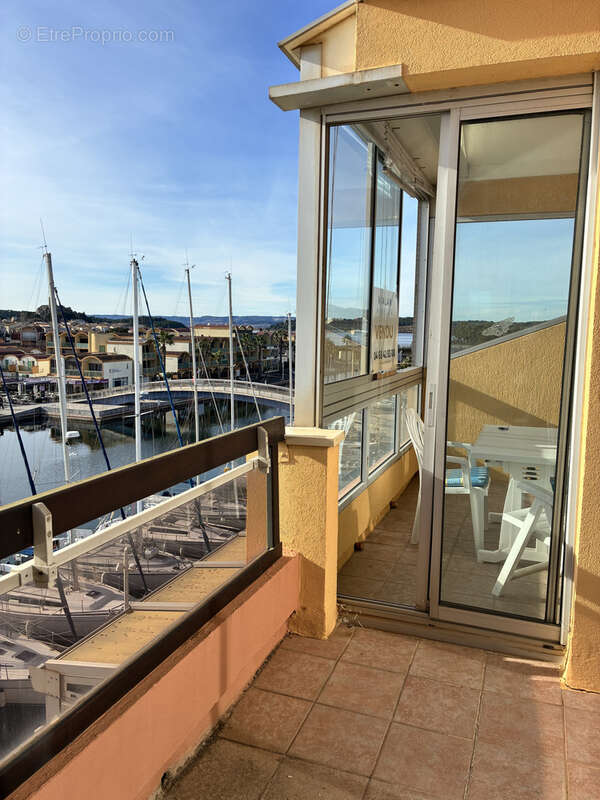 Gruissan port - rive gauche- appartement t2 avec terrasse et loggia vue port et tour de gruissan! - photo 6