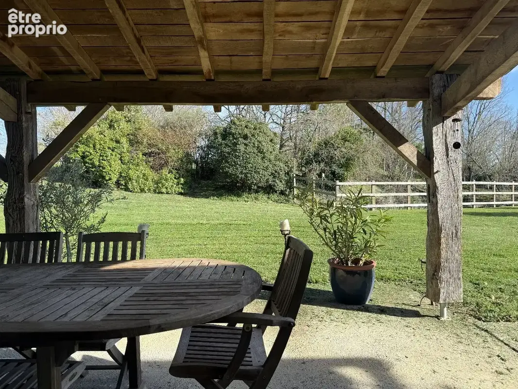 Propriété de campagne de 271m2 avec 5 chambres, piscine et 7896m2 de jardin - photo 3