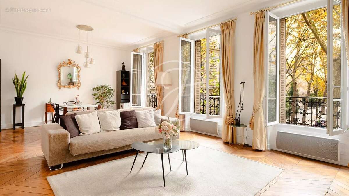 Appartement à PARIS-7E