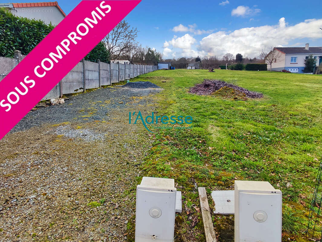 Terrain à SAINT-REMY-EN-MAUGES