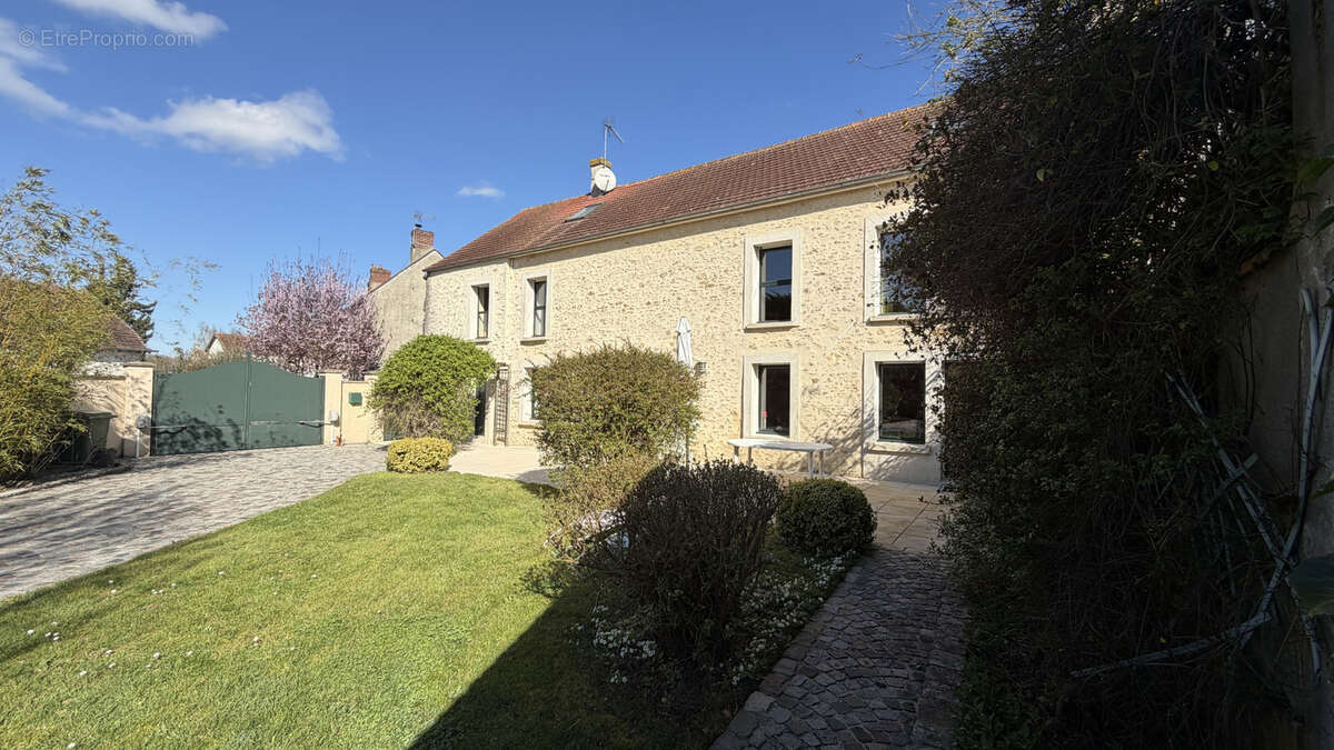 Maison à MONTFORT-L'AMAURY