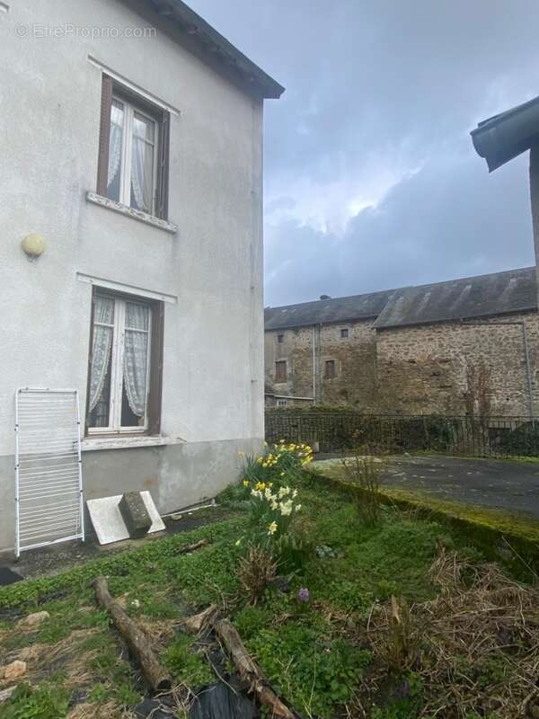 Maison à FOLLES