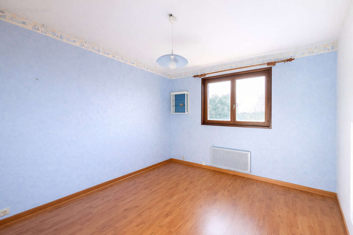 Maison à SAINT-GENIS-LES-OLLIERES