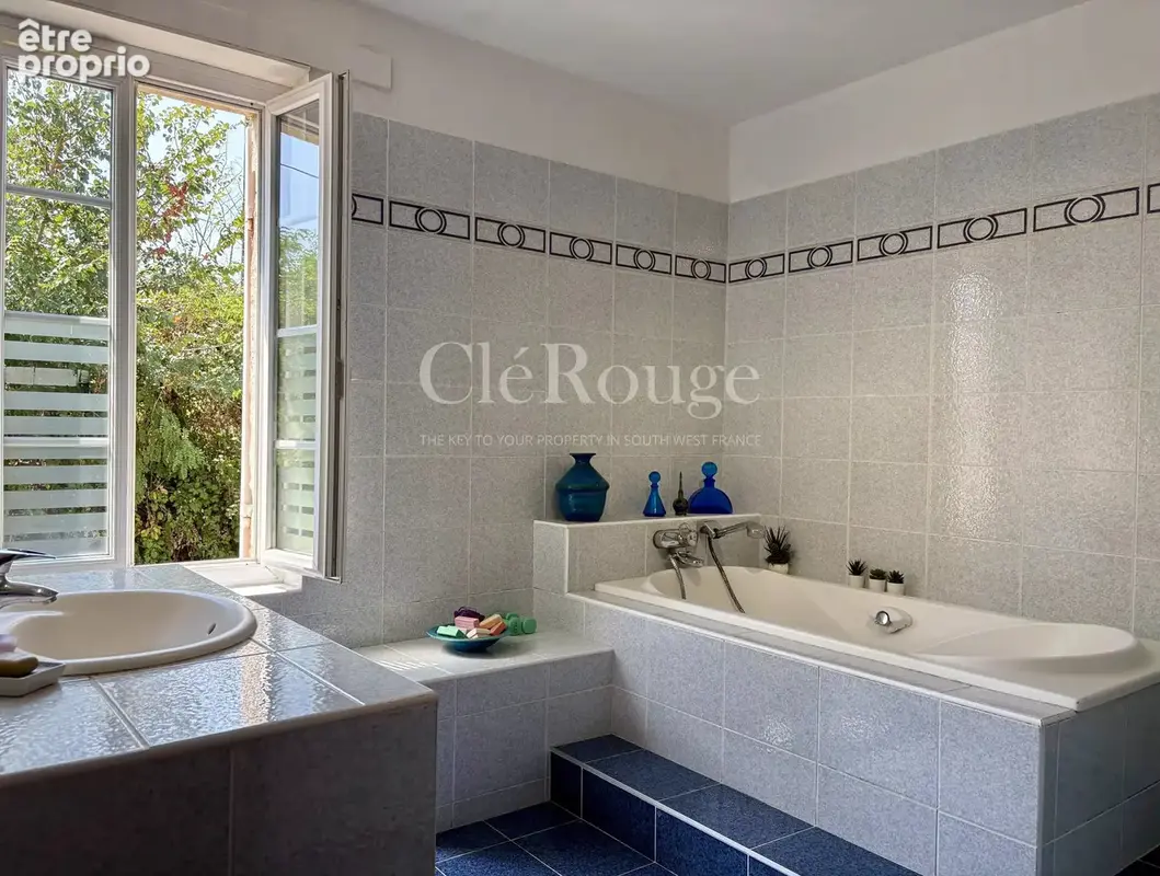 Élégante propriété de caractère avec appartement indépendant, piscine et vues dégagées - photo 24