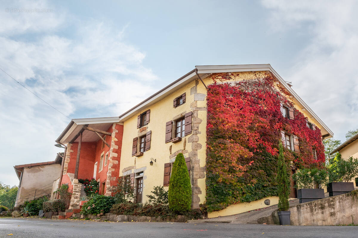 Maison à SAINT-LEGER-SOUS-LA-BUSSIERE
