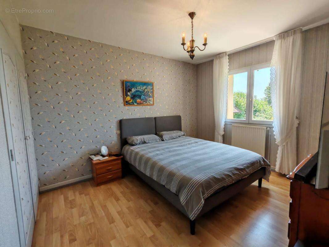 Maison à SAINT-PANTALEON-DE-LARCHE