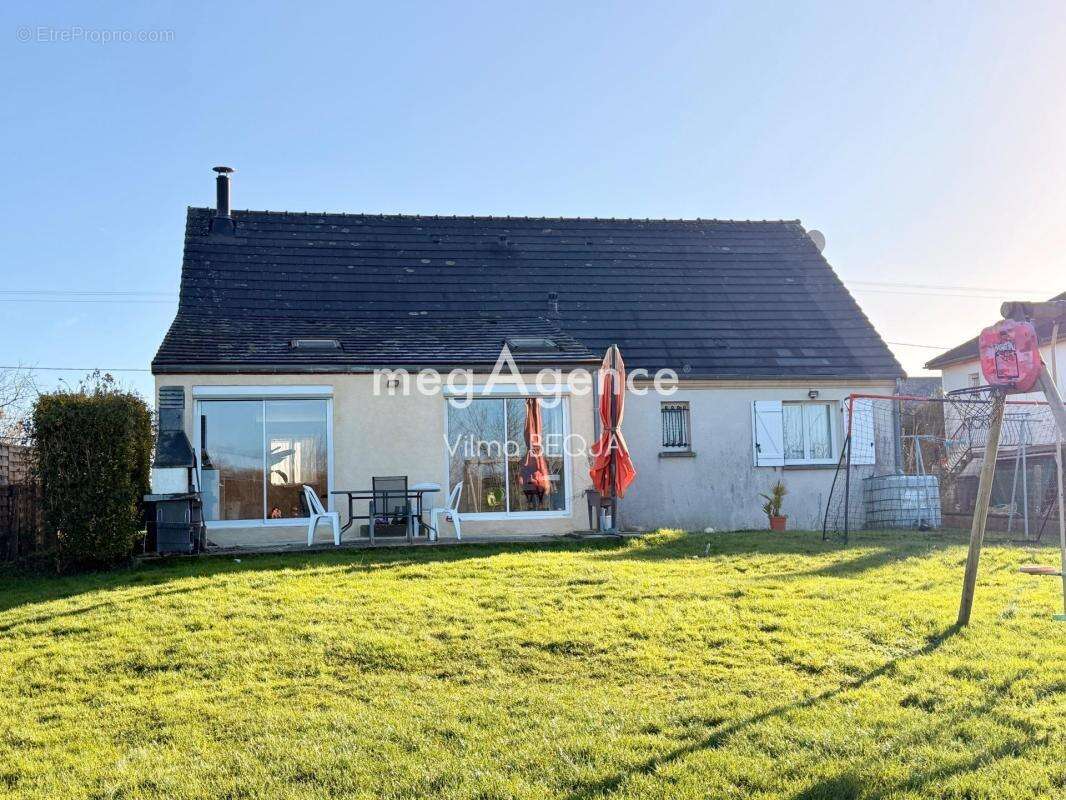 Maison à EGRISELLES-LE-BOCAGE